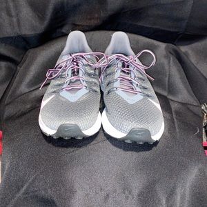 Women’s Nike sneakers size 7.5